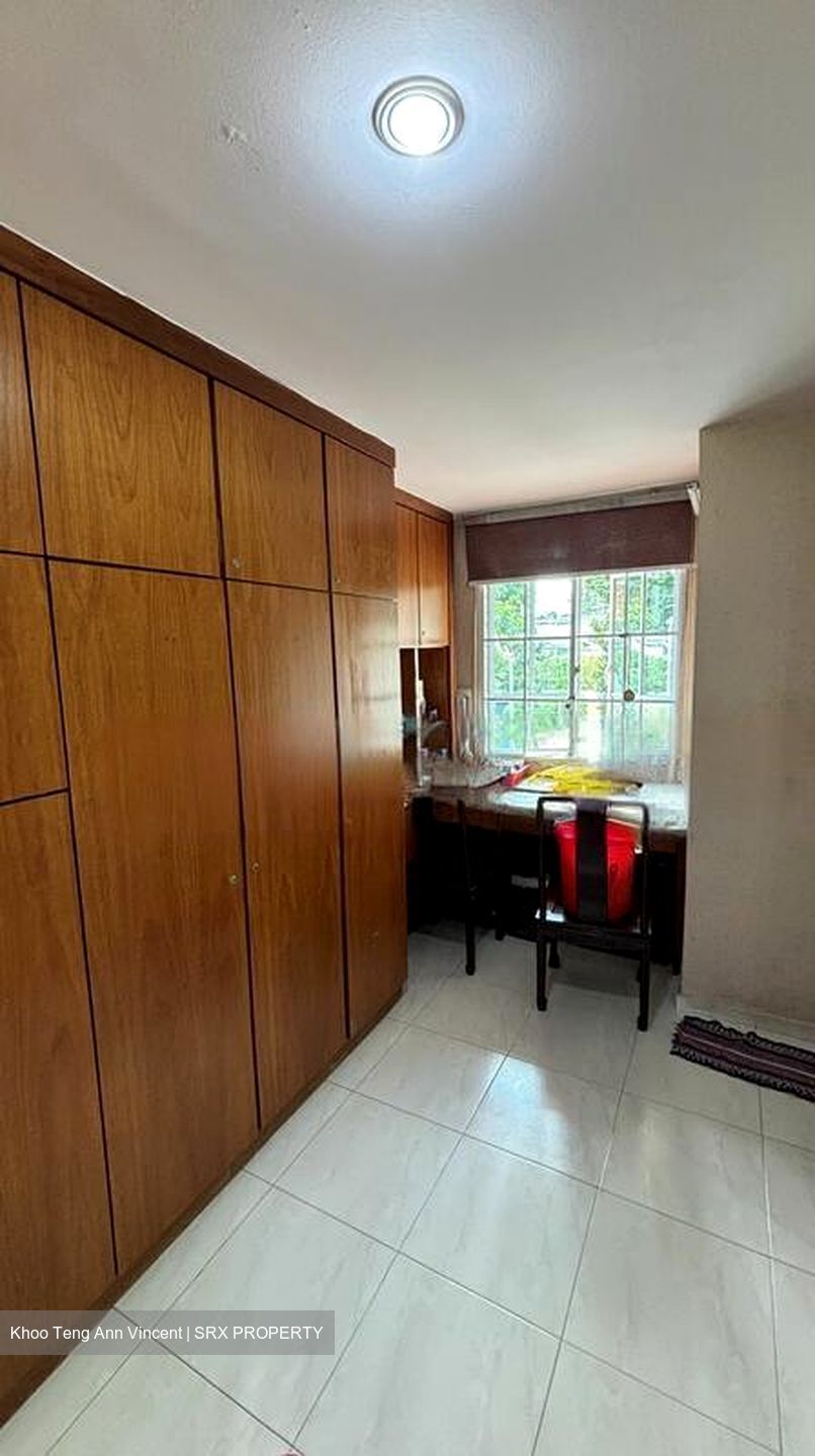Charlton 18 (D19), Terrace #440241051